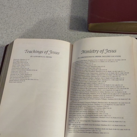 2 NIV Gift & Award Holy Bibles 2001 New International Version Zondervan Biblica - Picture 7 of 13